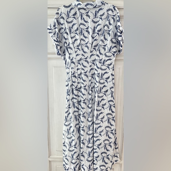 Taylor SZ 14 White and Blue Embroidered Floral Dress with stitched in slip - Picture 4 of 9